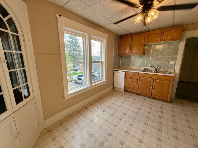 Building Photo - 915 S 3rd Ave