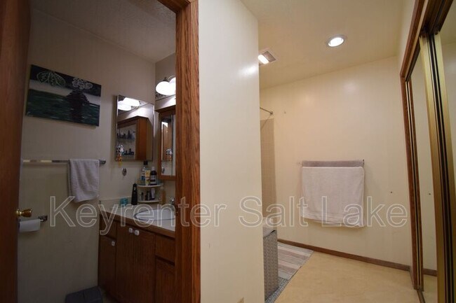 Building Photo - 1632 E 4190 S