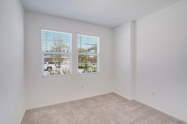 Building Photo - 1109 Winnie Dr
