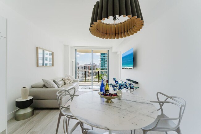 Building Photo - 101 NE 34th St