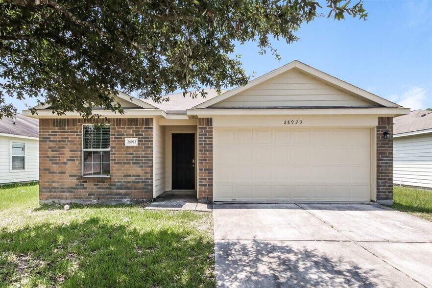 Primary Photo - 28923 Village Creek Loop