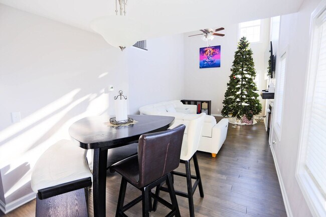 Building Photo - Beautiful Clarksville Rental