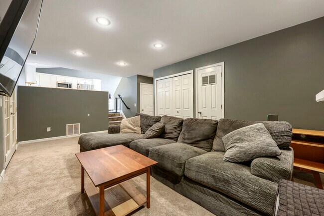Building Photo - 4540 Bramble Ln