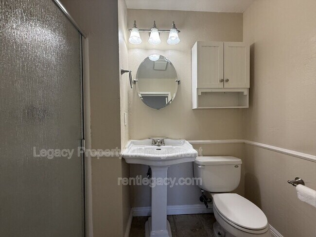 Building Photo - 309 Plum St