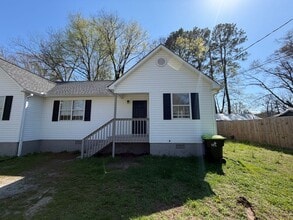 Building Photo - 121 Clyde Dr