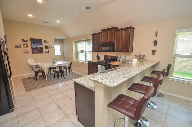 Building Photo - 3615 Sumner Lodge Dr