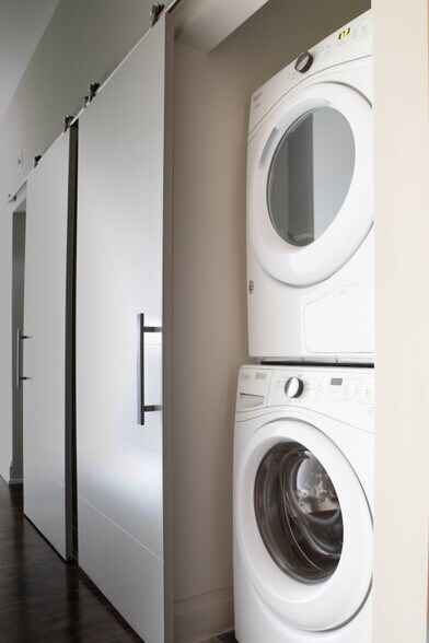 Building Photo - 225 E Michigan St