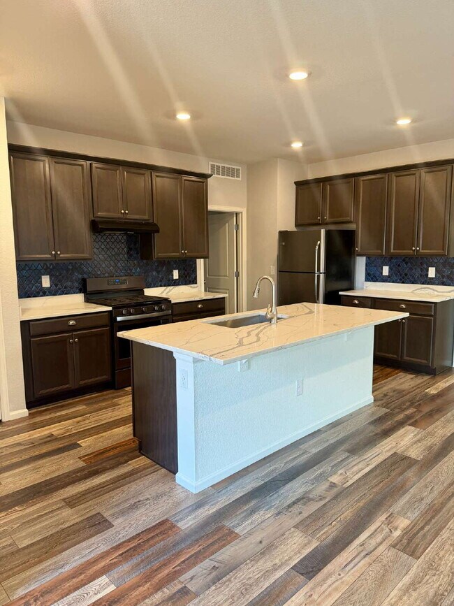 Building Photo - MOVE IN SPECIAL:   Move in before February 20th, 2026 receive $500 off of 1st Month’s Rent.