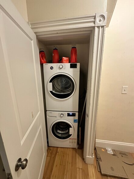 Building Photo - 80 Hillside St