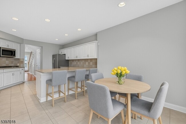 Building Photo - 94 Midland Ave