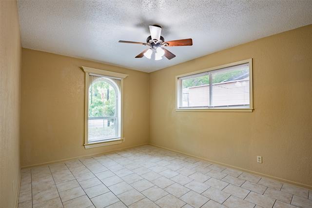 Building Photo - 805 N Fielder Rd
