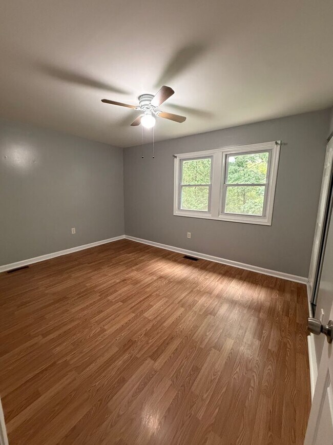 Building Photo - 710 Sequoia Dr