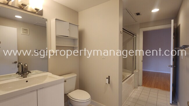 Building Photo - 1111 S Akard St