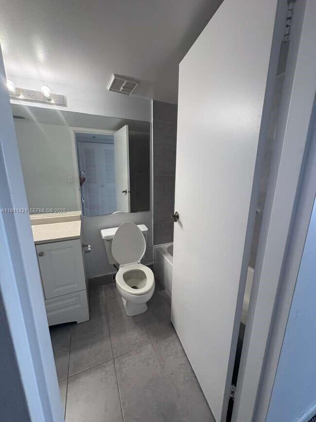 Building Photo - 7601 E Treasure Dr