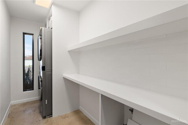 Building Photo - 35 Silverton Cir