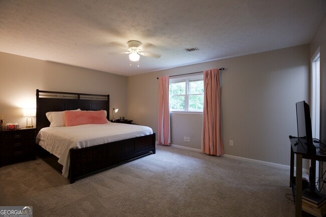 Building Photo - 3328 Mountain Hollow Dr