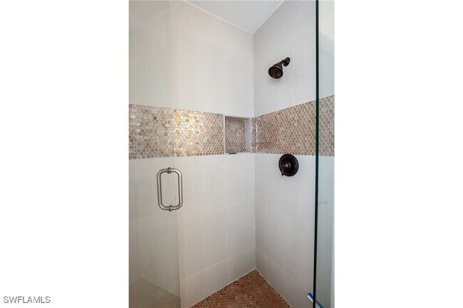 Building Photo - 3510 Lakemont Dr