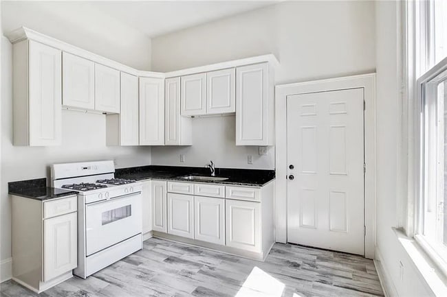 Building Photo - 2117 Marais St