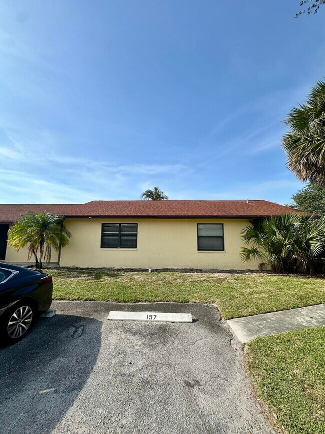 Primary Photo - 452 Glenwood Dr