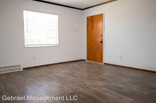 Building Photo - G3348 Flushing Rd