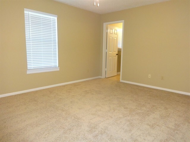 Building Photo - 407 Lazy Ln