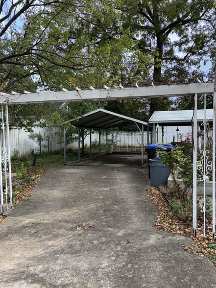 Building Photo - 6411 S 3rd St