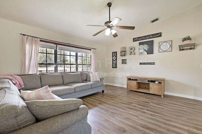 Building Photo - 18080 Sycamore Dr W