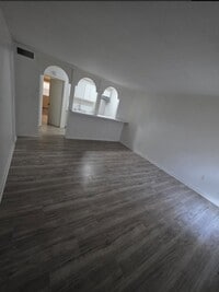 Building Photo - 1505 N West St