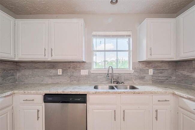 Building Photo - 9302 Bristlebrook Dr