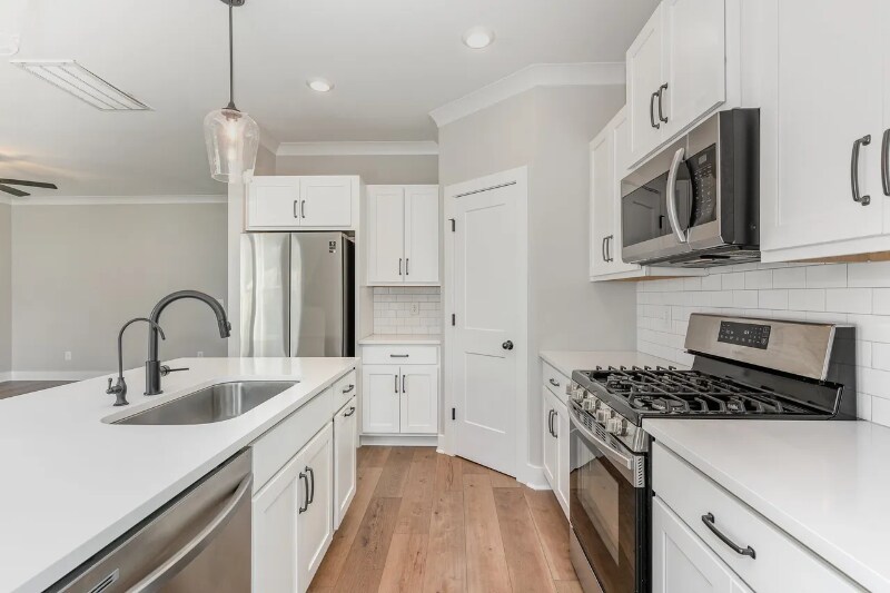 Building Photo - 577 Davis Vly Dr