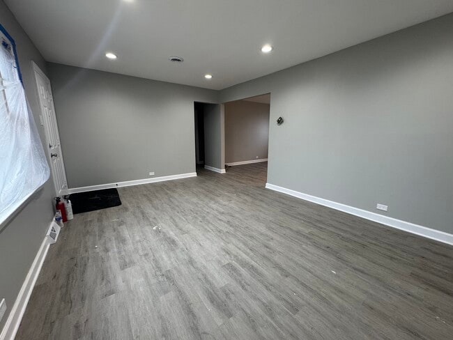 Building Photo - 5735 W 80th St