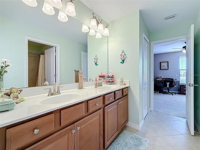 Building Photo - 6467 Willowshire Way