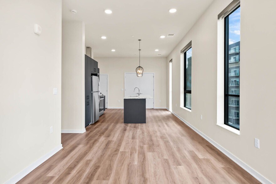 Building Photo - 777 W Freshwater Way