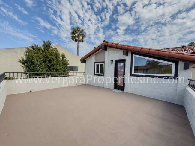 Building Photo - 1136 Gian Dr