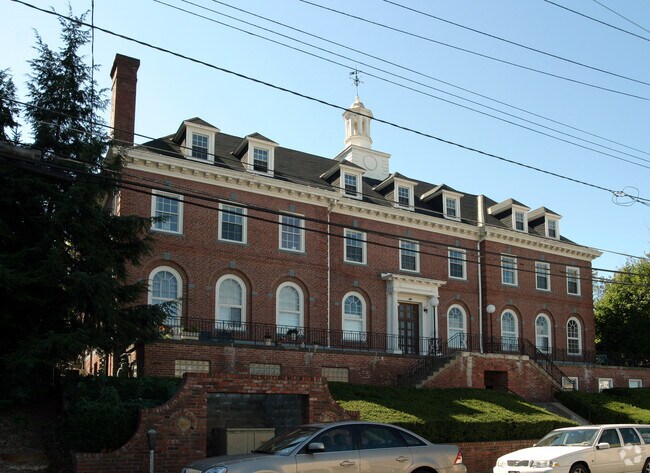 Building Photo - Historic State Apartments