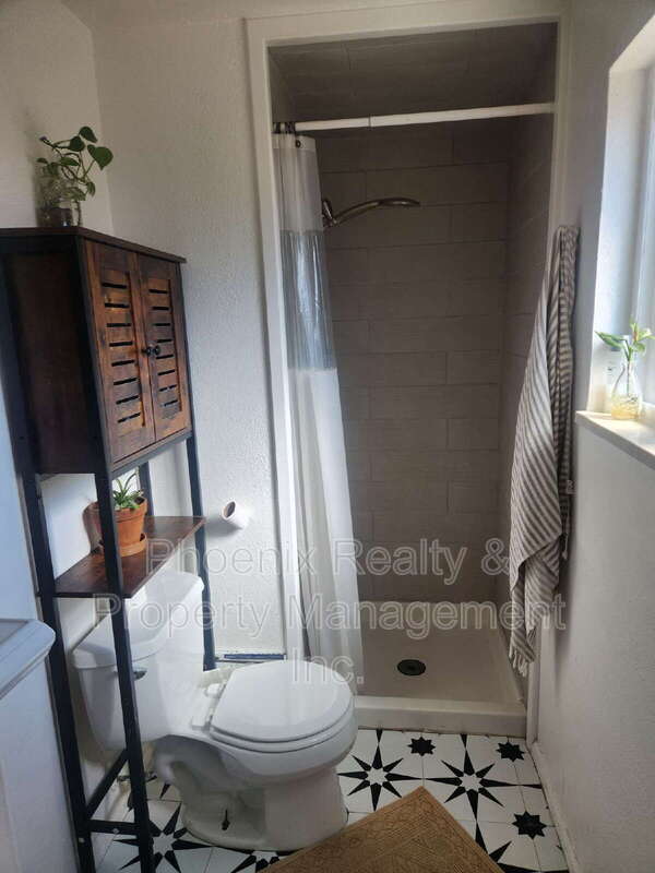 Building Photo - 1809 S Pratt Pkwy