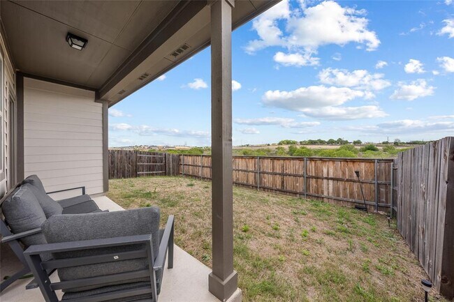 Building Photo - 751 Papaya Dr