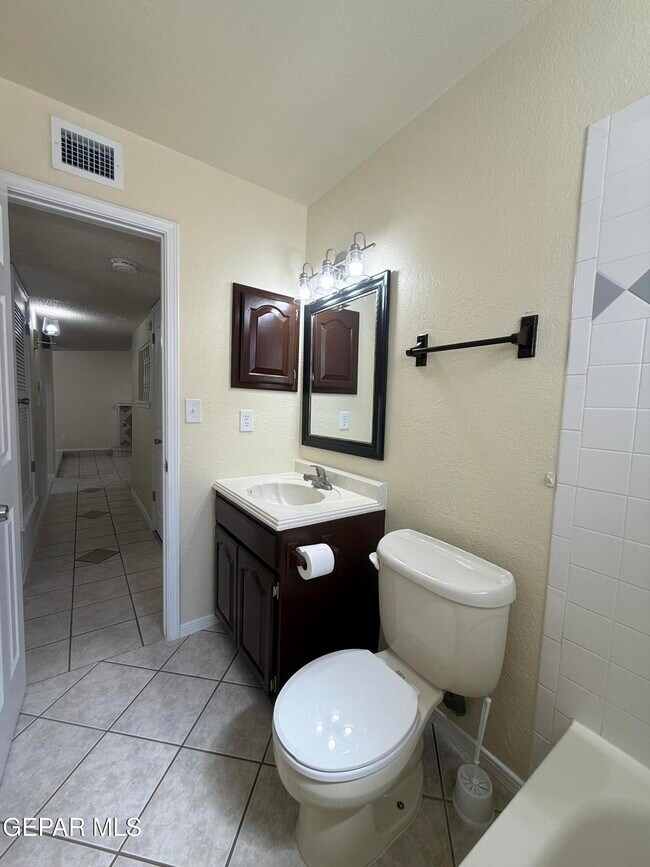 Building Photo - 12000 Ivory Gate Way