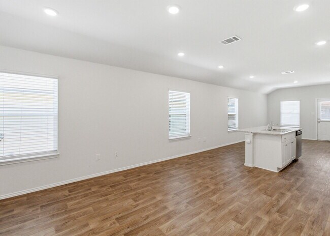 Building Photo - 3 Bedroom Home with Open Layout and Covered Patio in Creekside Farms!