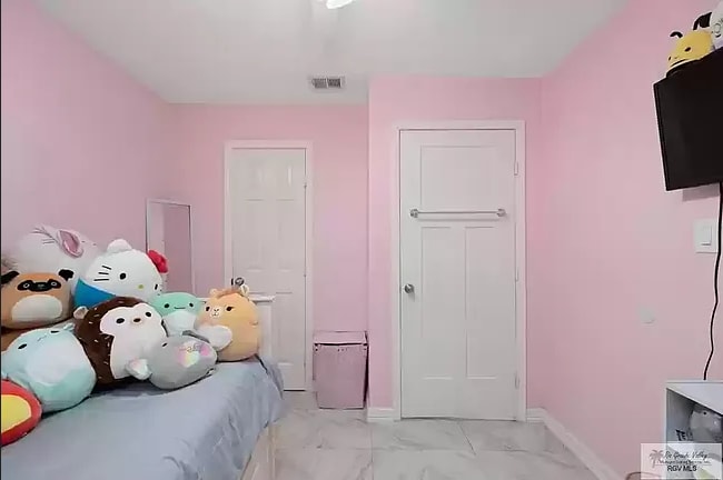 Building Photo - 2993 Alameda Dr