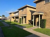 Building Photo - 126 Lakewood Dr