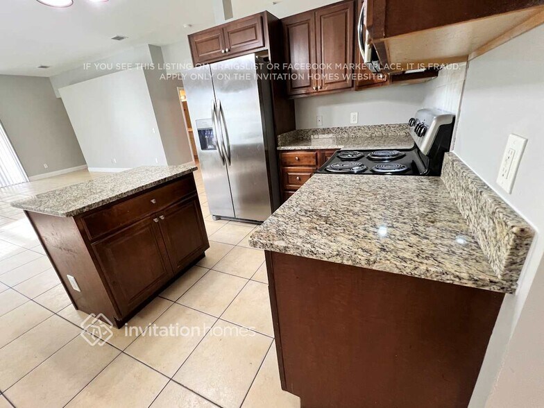 Building Photo - 1835 SW Dalmatian Ave