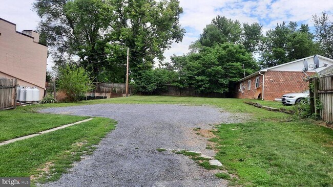 Building Photo - 217 S Main St