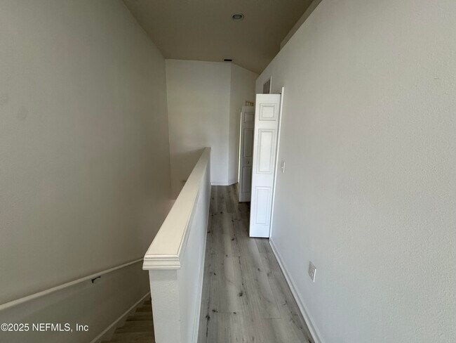 Building Photo - 6798 Roundleaf Dr