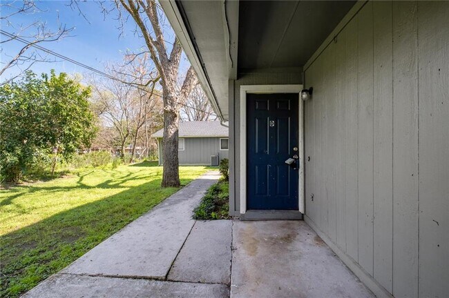 Building Photo - 200 Concho St