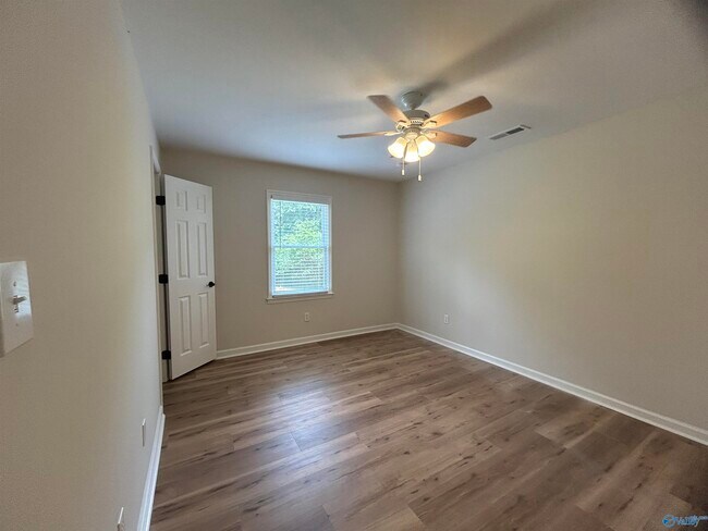 Building Photo - 285 Ruby Dr
