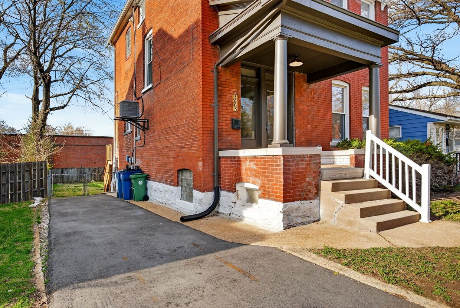 Building Photo - 3605 Cambridge Ave