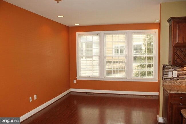 Building Photo - 47567 Royal Burnham Terrace