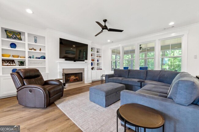 Building Photo - 1100 Hidden Hills Cir