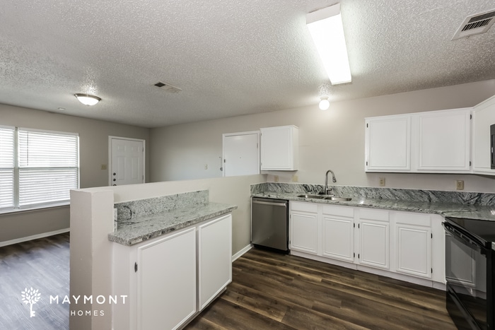 Building Photo - 12717 Hilltop Dr